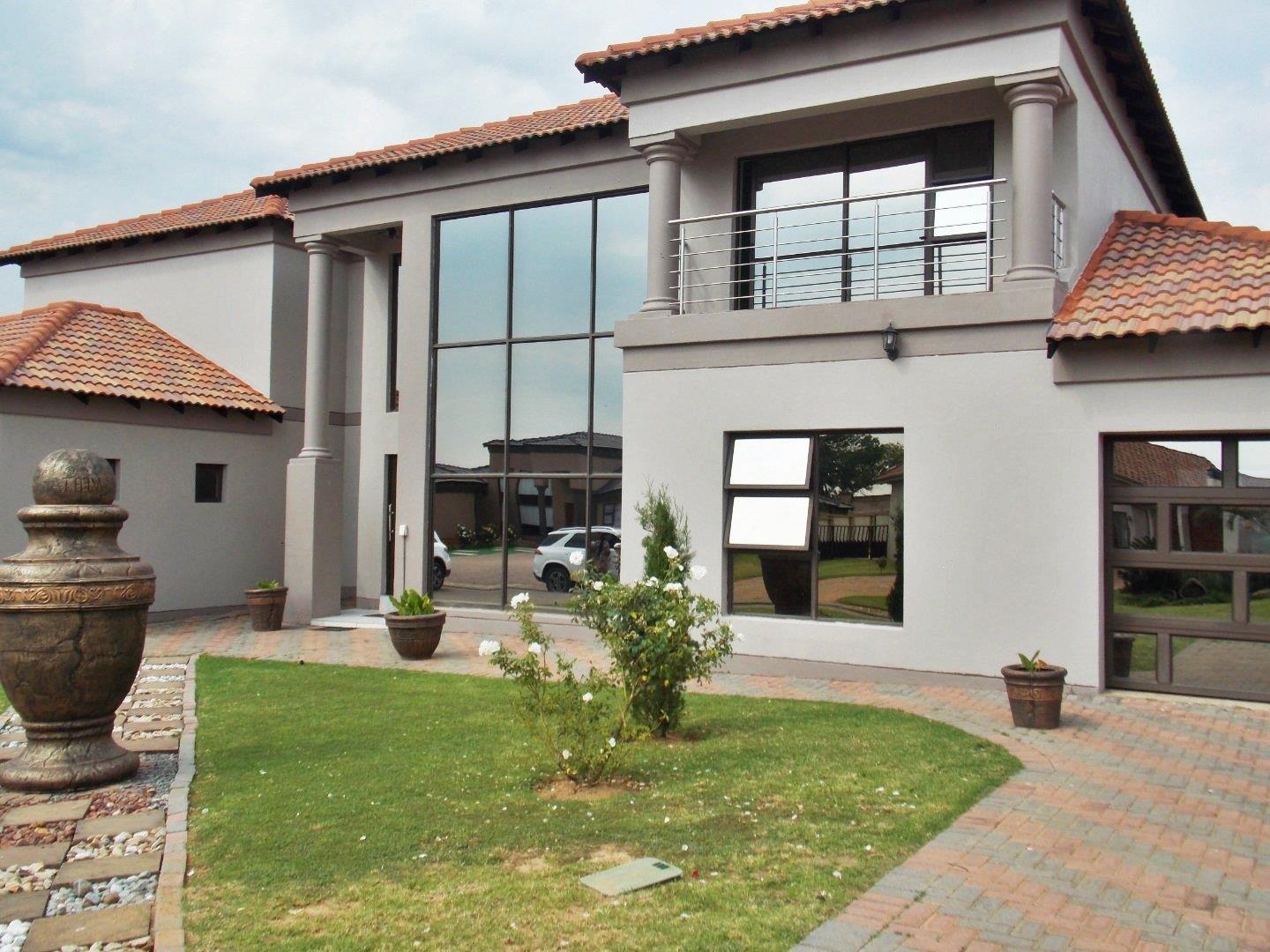 5 Bedroom House for sale in Three Rivers East P24113393270