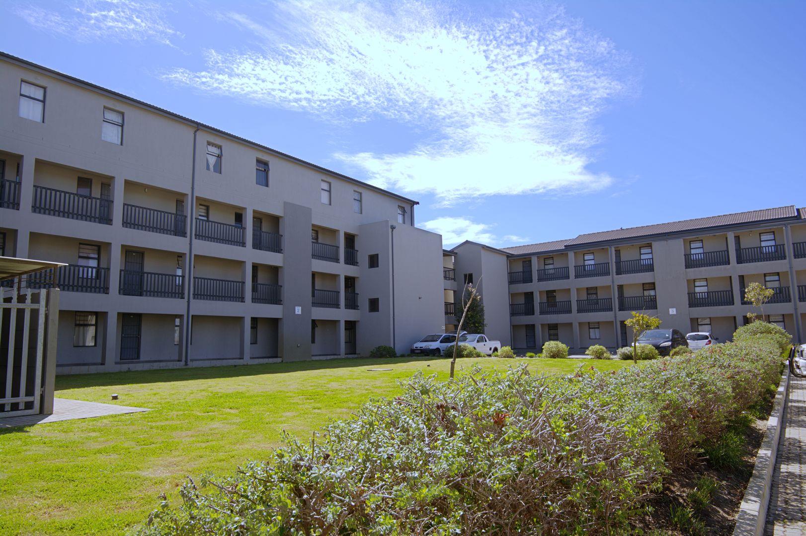 2 Bedroom Apartment / flat for sale in Parklands 111 Kingston Mews, 7