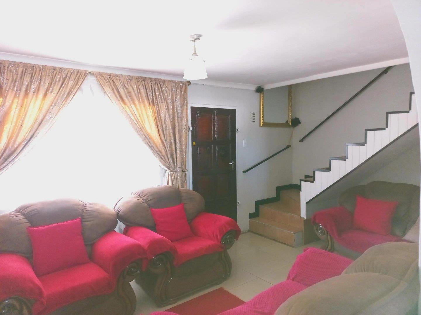 2 Bedroom House for sale in Redfern P24113395038