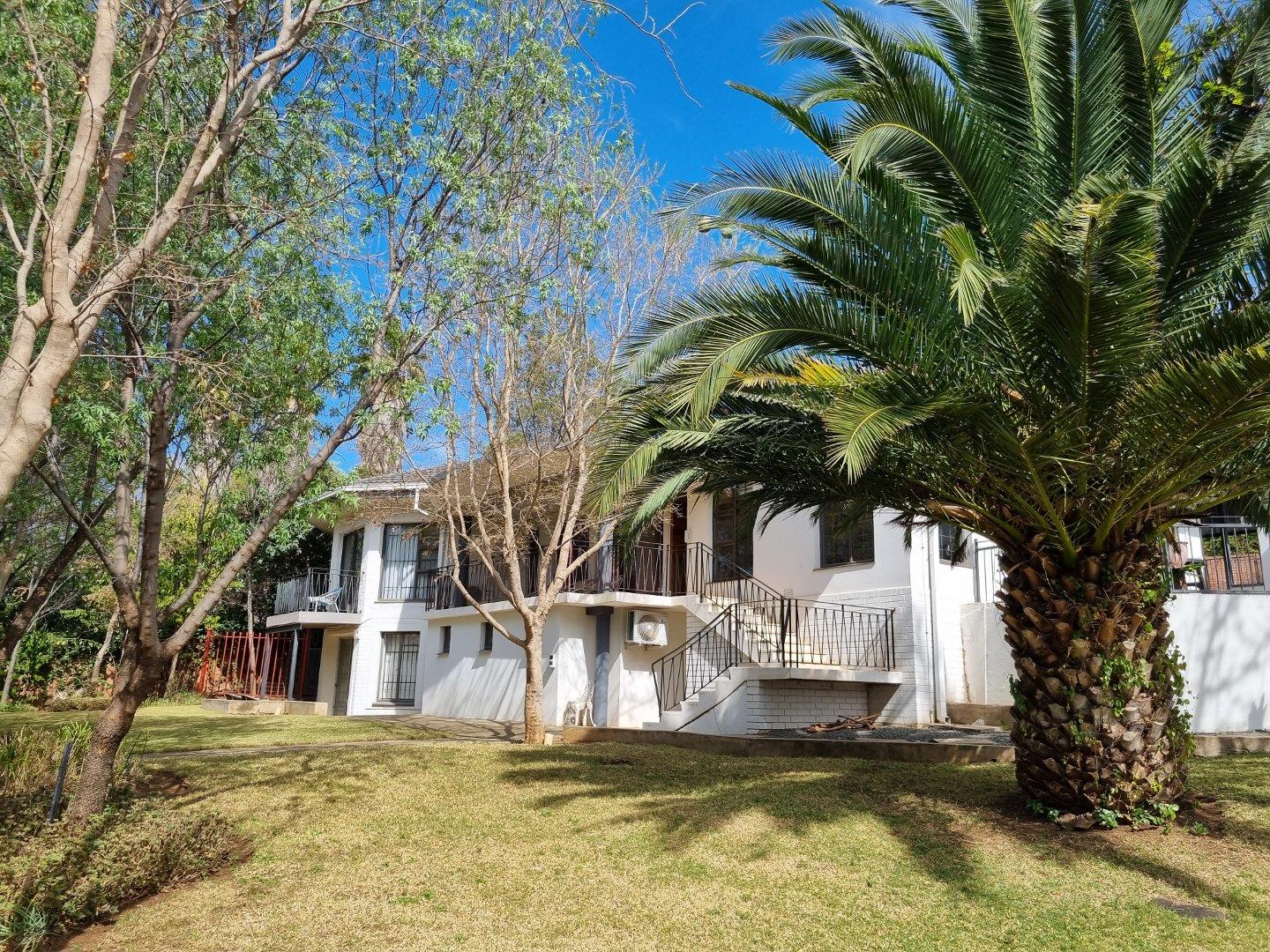 6 Bedroom House for sale in Bayswater P24113396587