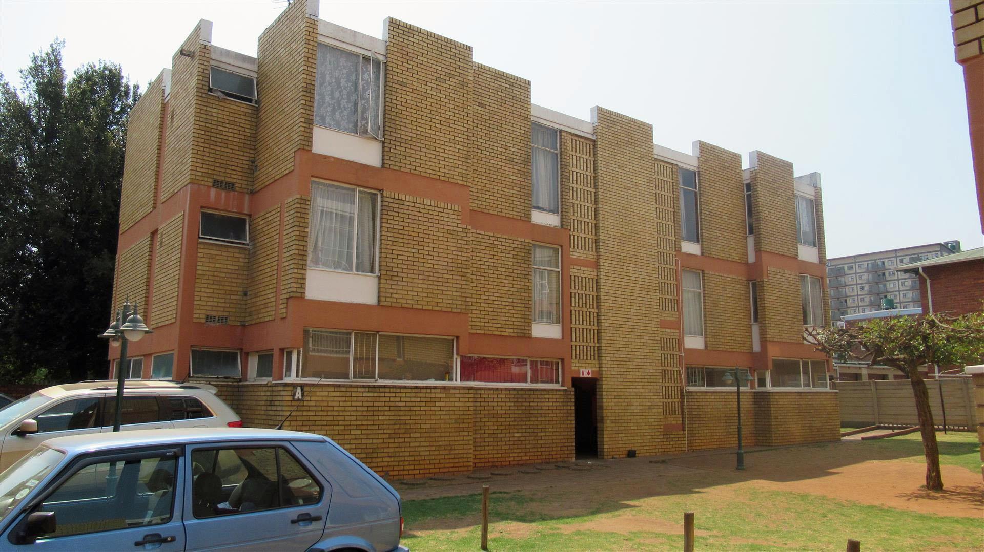 2 Bedroom Townhouse for sale in Kempton Park Central P24113223658