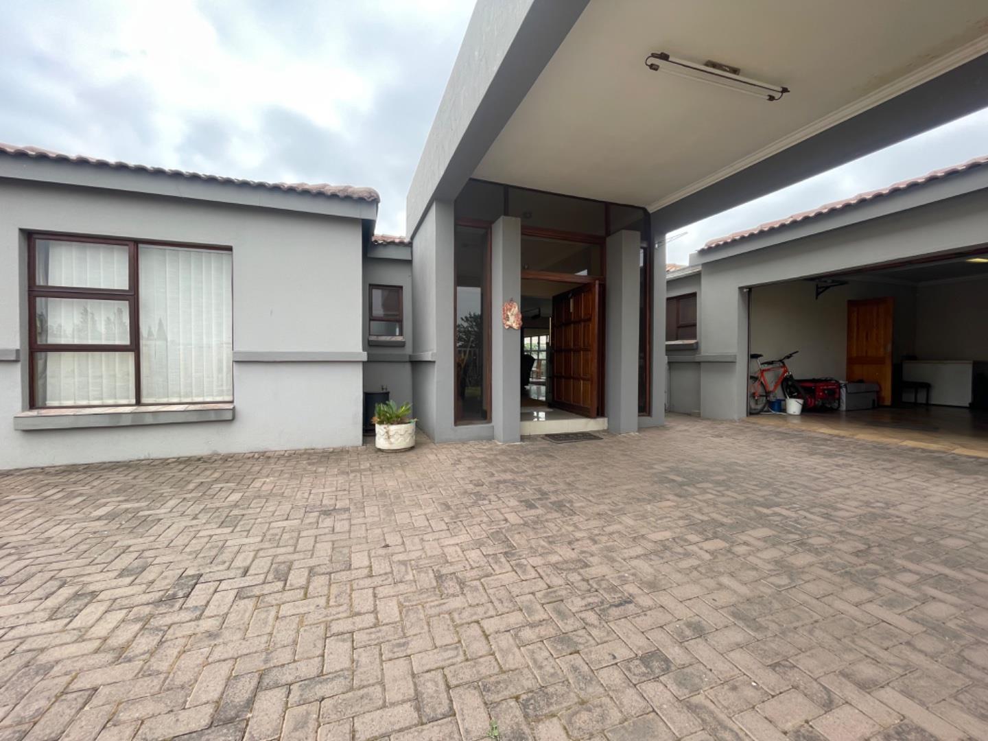 3 Bedroom House for sale in Vanderbijlpark SE 8 P24113398035