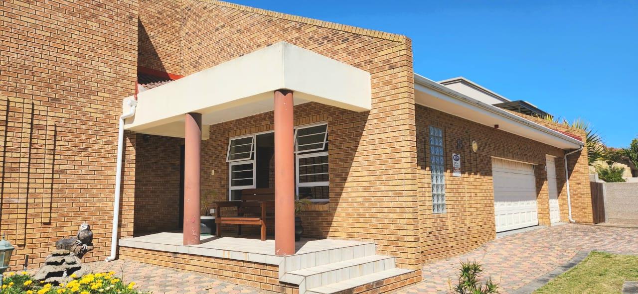 4 Bedroom House for sale in Diaz Beach P24113393160