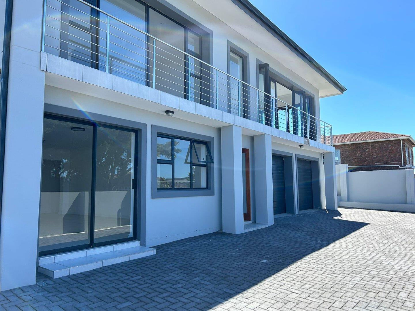 5 Bedroom House for sale in Wavecrest P24112035010