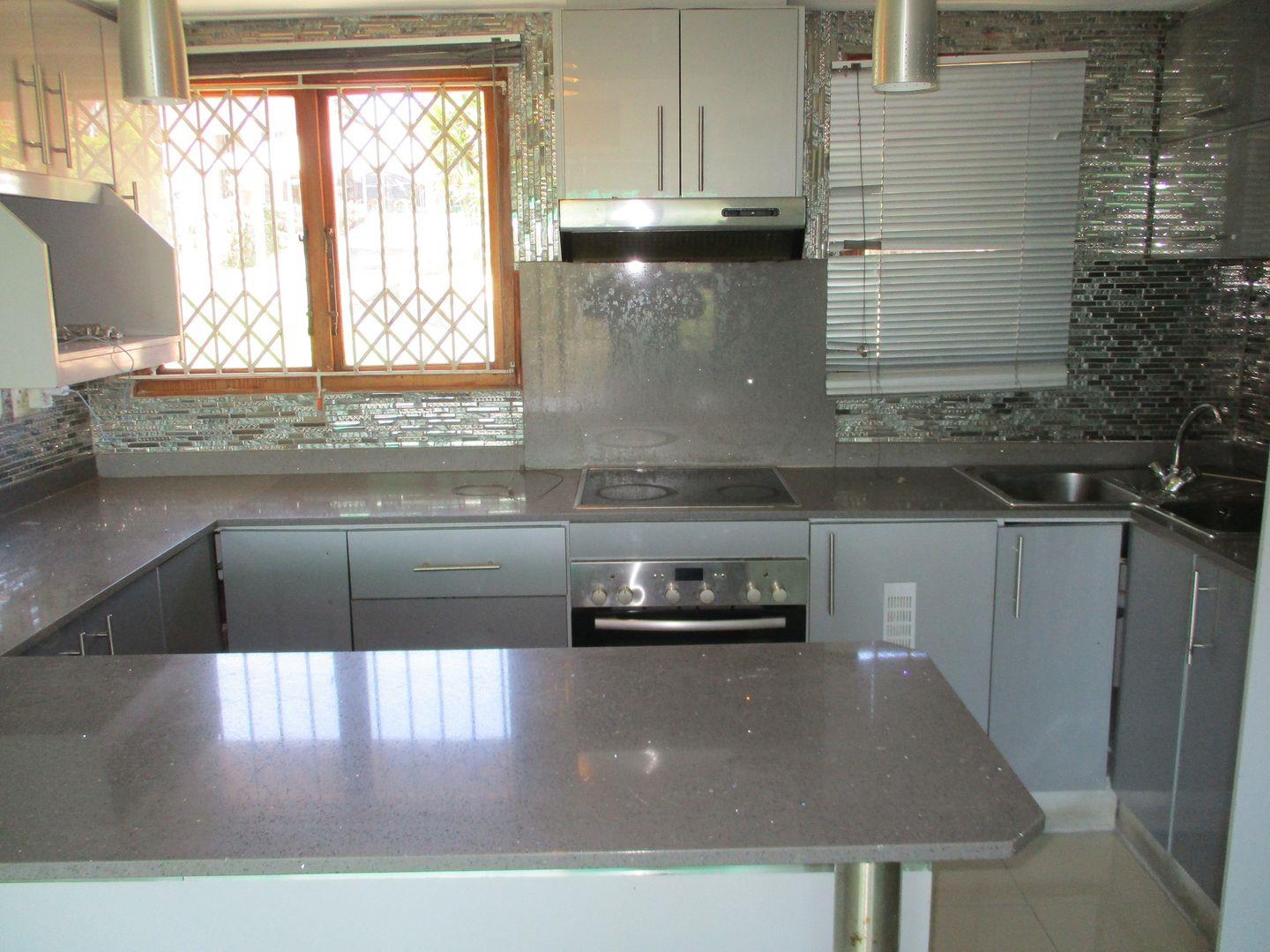 3 Bedroom Townhouse for sale in Bellair P24113398663