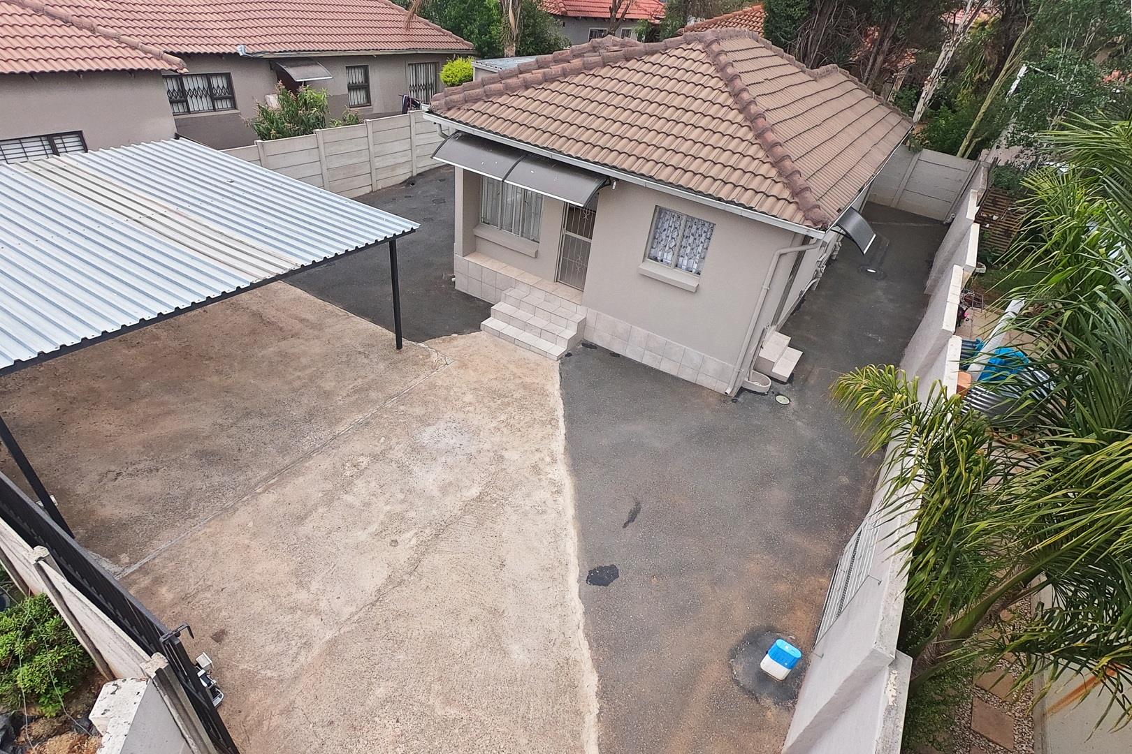 2 Bedroom House for sale in Cosmo City 25 Odessa Crescent P24113399543