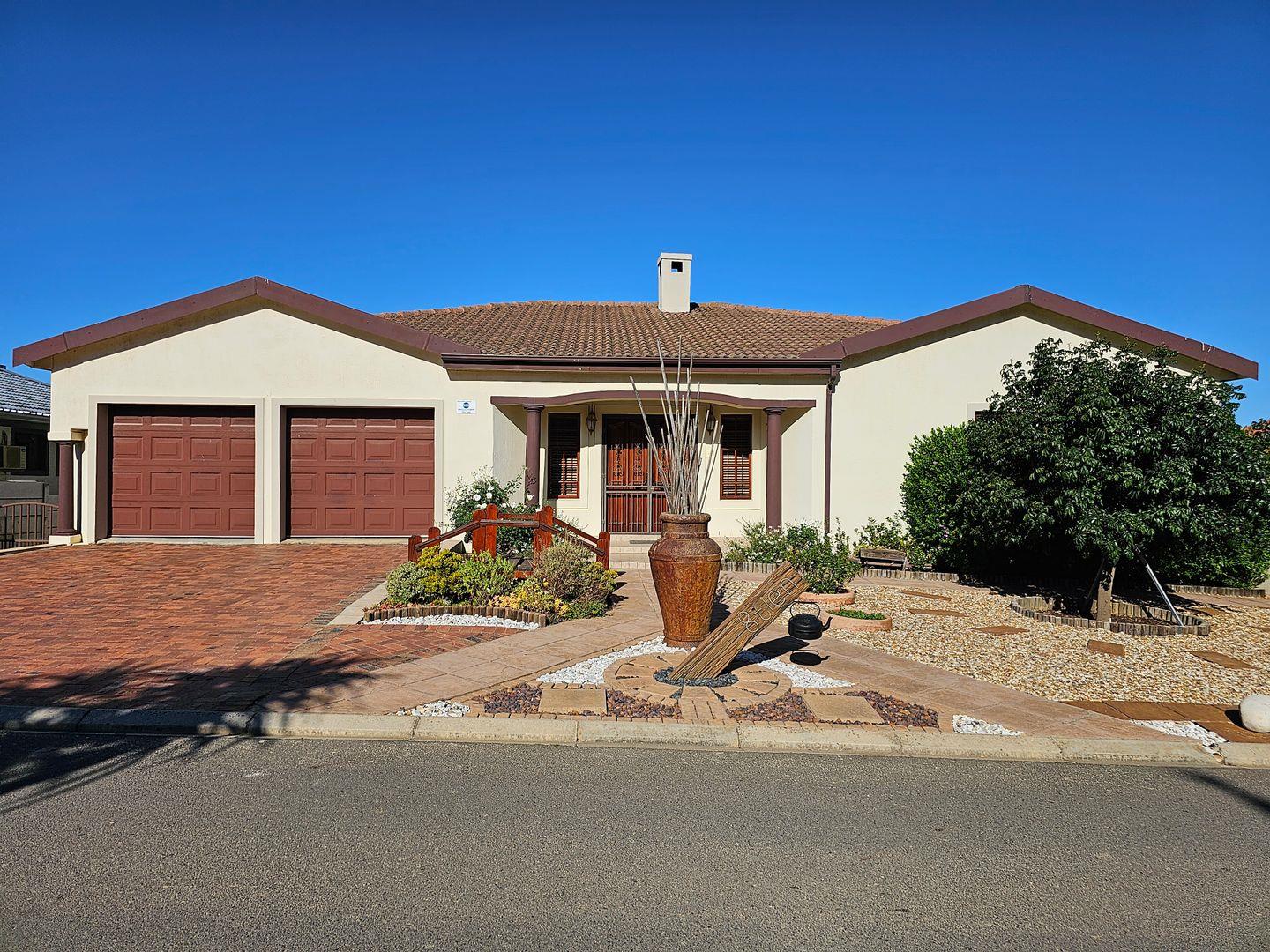 4 Bedroom House for sale in Tafelzicht P24113400066