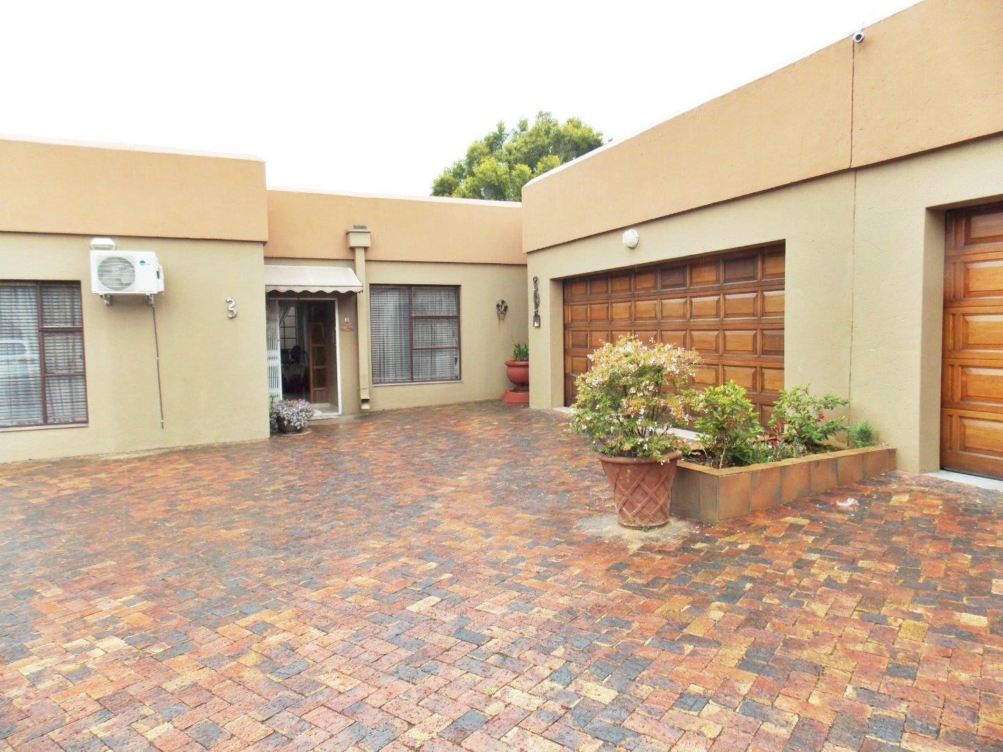 3 Bedroom Townhouse for sale in Three Rivers Proper P24113400301