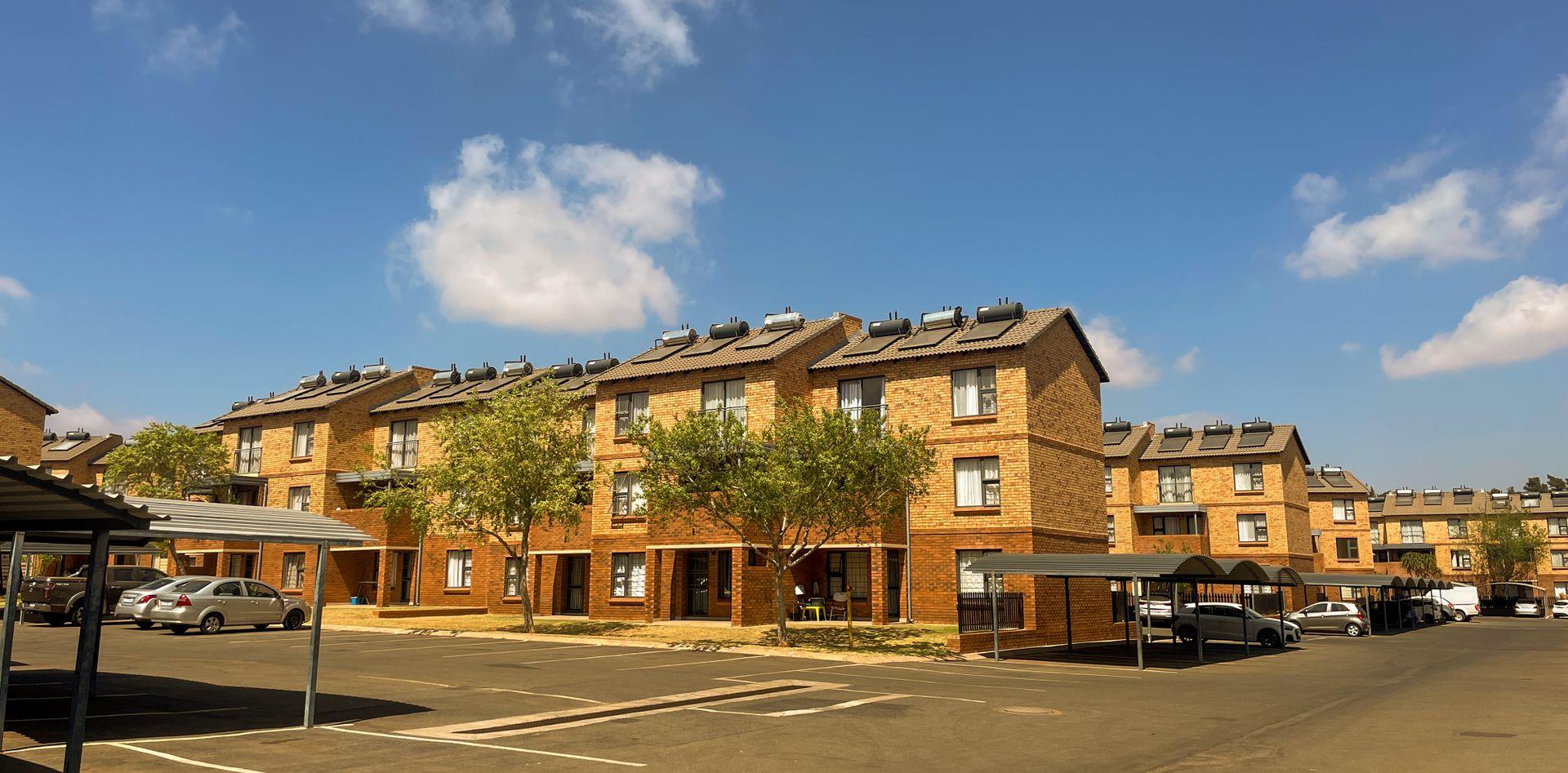 2 Bedroom Apartment / flat to rent in Olympus AH Bwh 004 Boardwalk