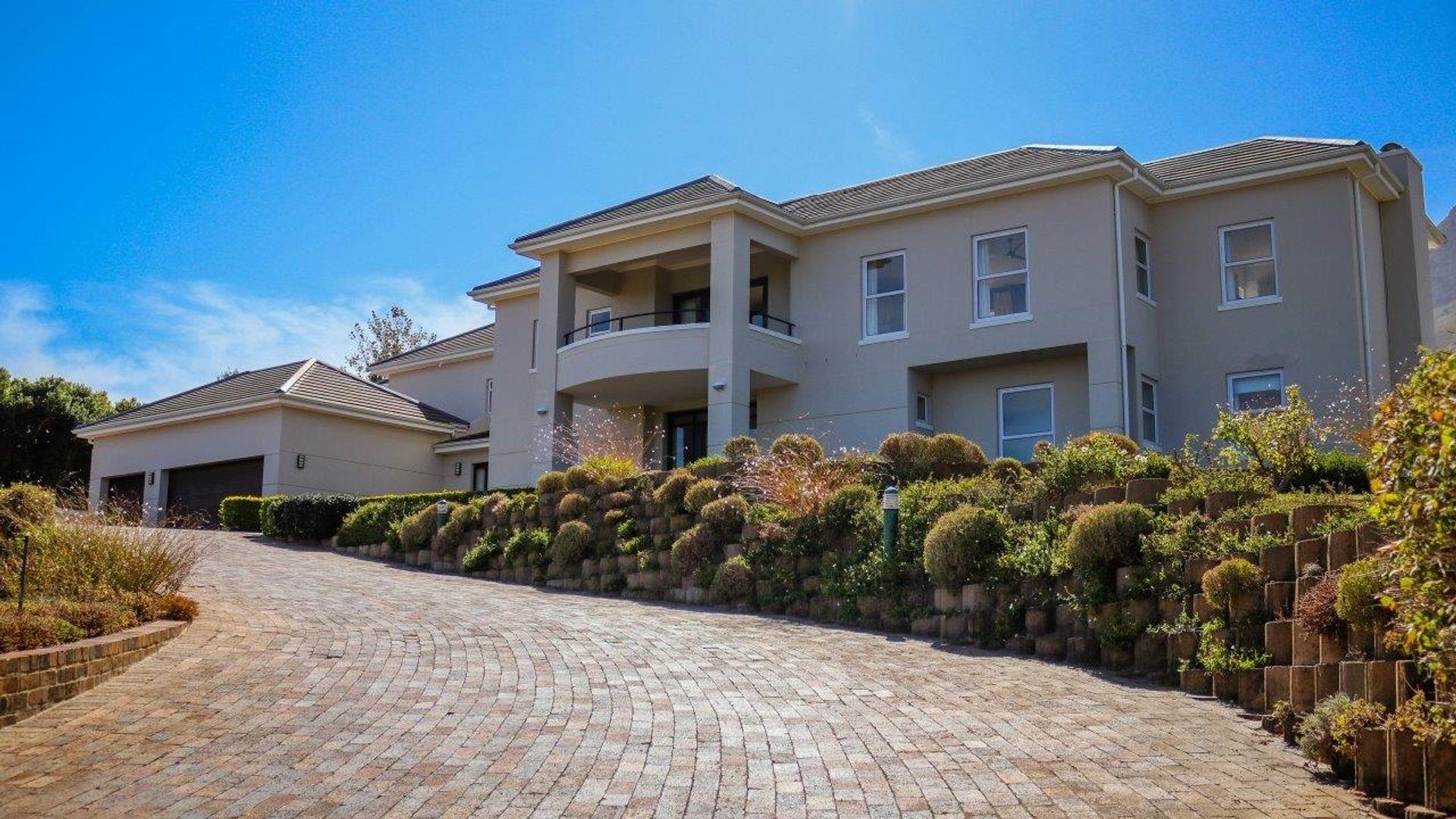 5 Bedroom House to rent in Erinvale Golf Estate P24106707002