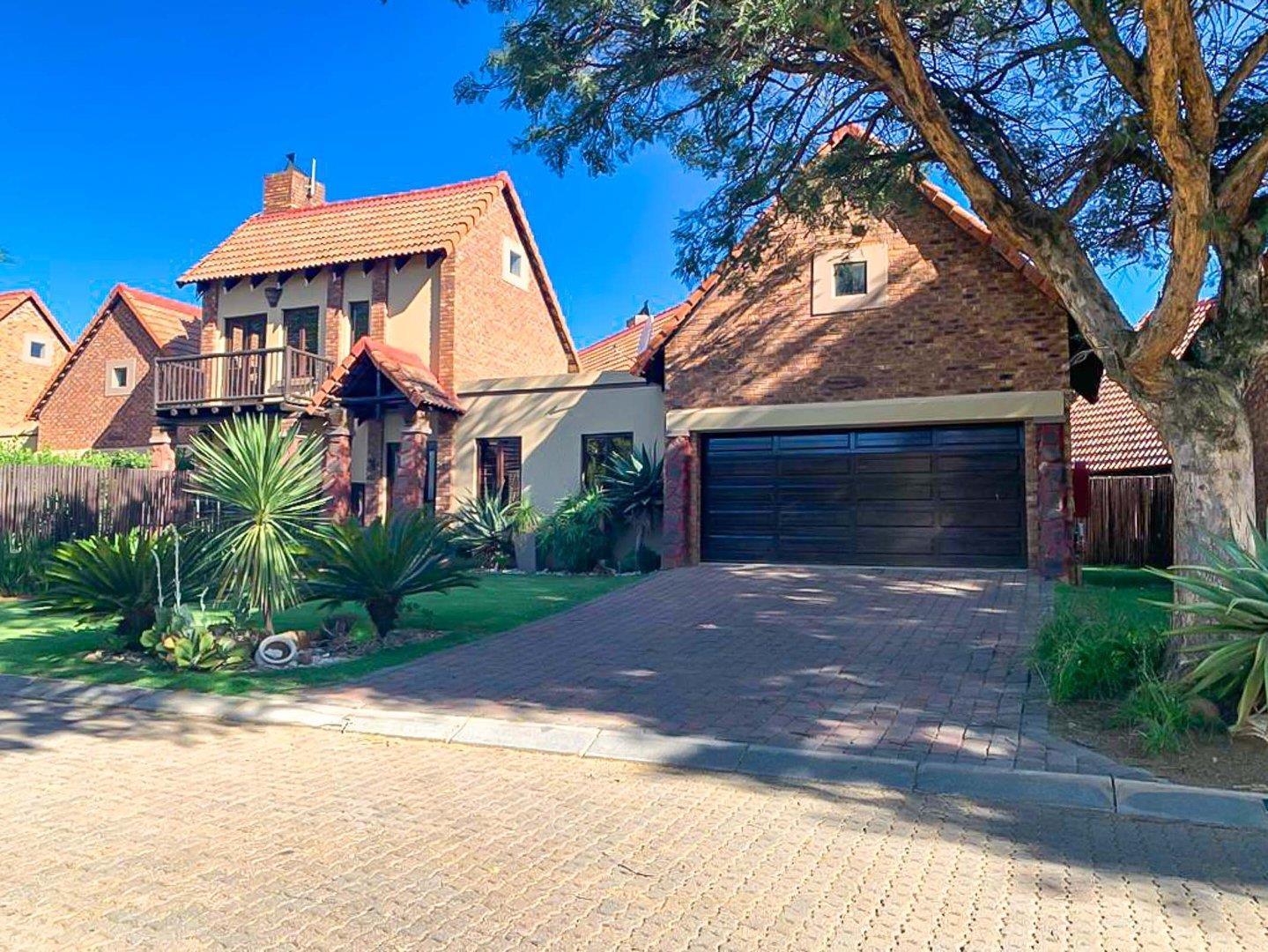 4 Bedroom House for sale in Glen Marais P24113401726