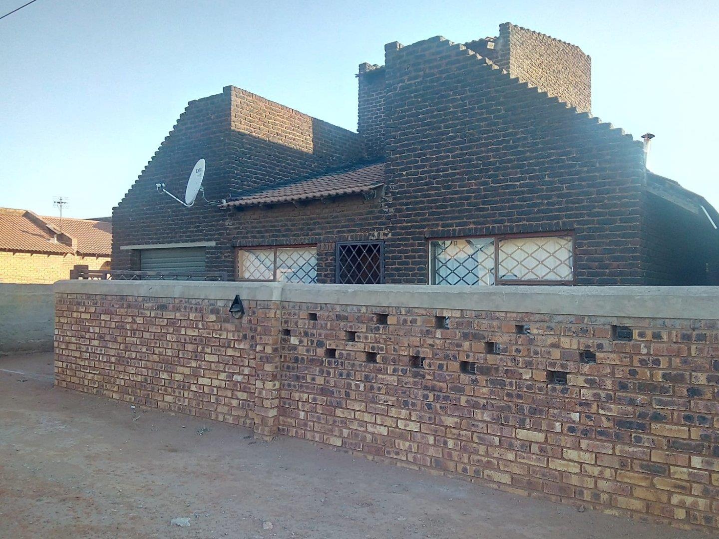 3 Bedroom House for sale in Ratanda P24113402325