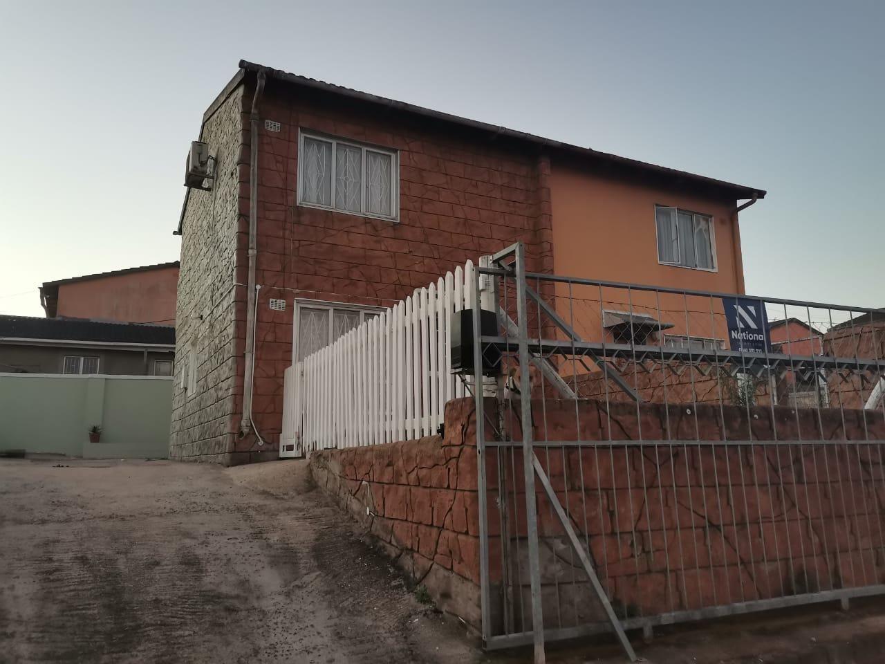 3 Bedroom House for sale in Trenance Park P24113402561