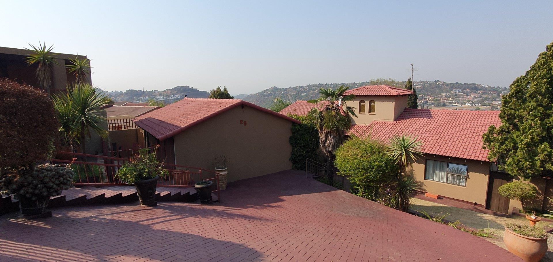 3 Bedroom House for sale in Oakdene 29 Paardeberg Avenue P24113404973