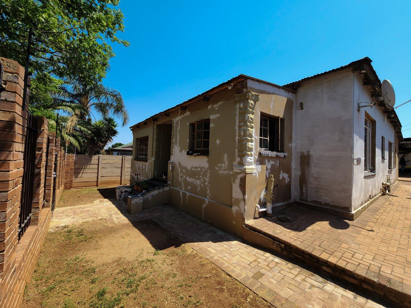 3 Bedroom House for sale in Krugersdorp North 114 De Wet Street P24