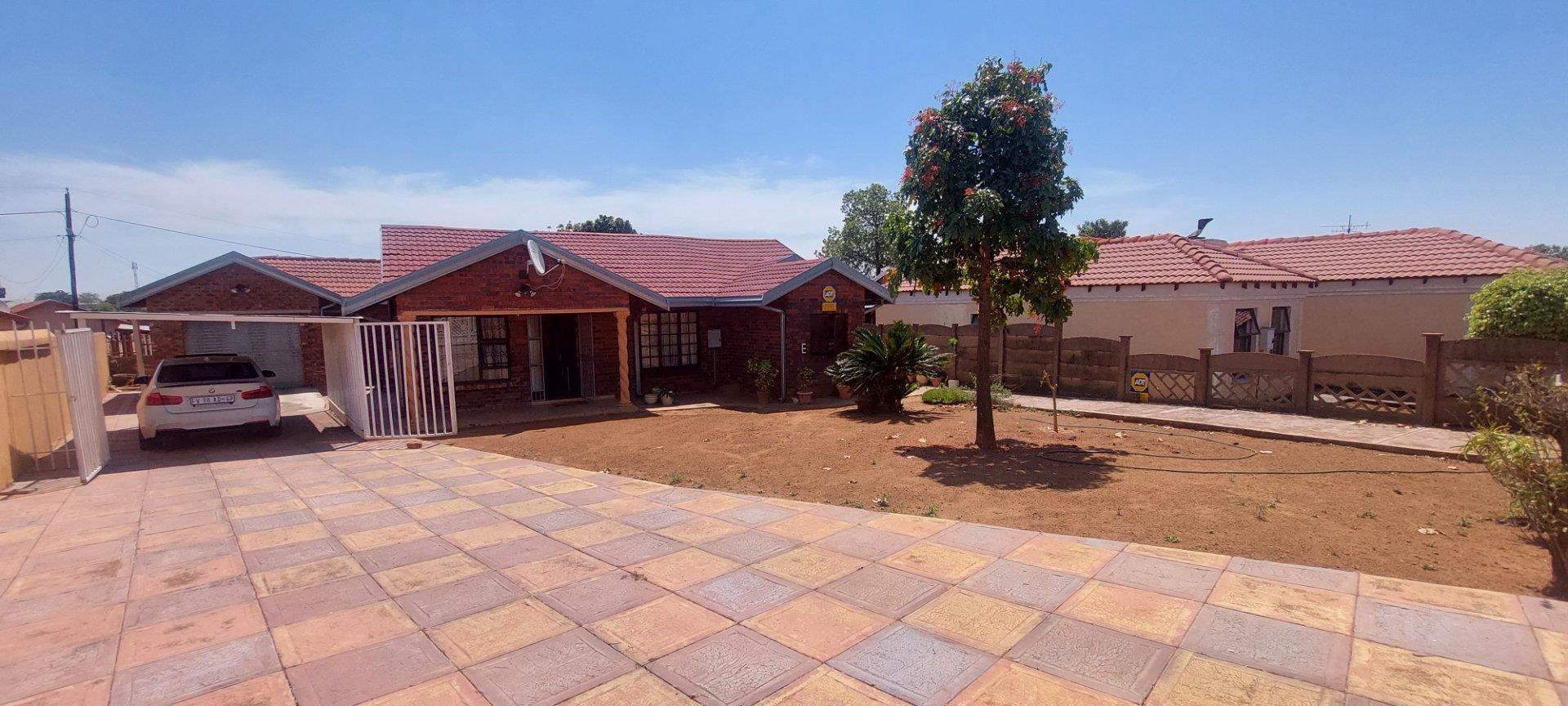 3 Bedroom House for sale in Soshanguve BB P24114351491