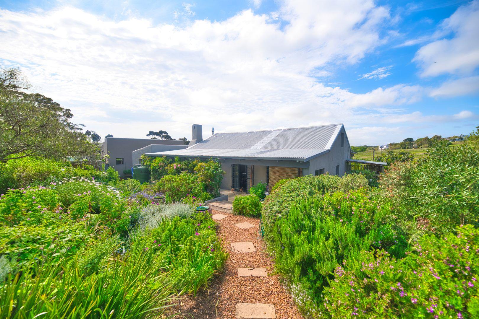 1 Bedroom House for sale in Napier 4 Almond Street P24113412355