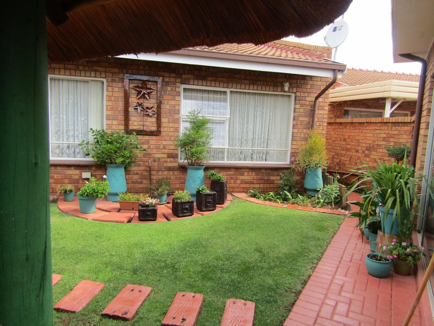 Apartments / flats to rent in Carletonville Carletonville Property
