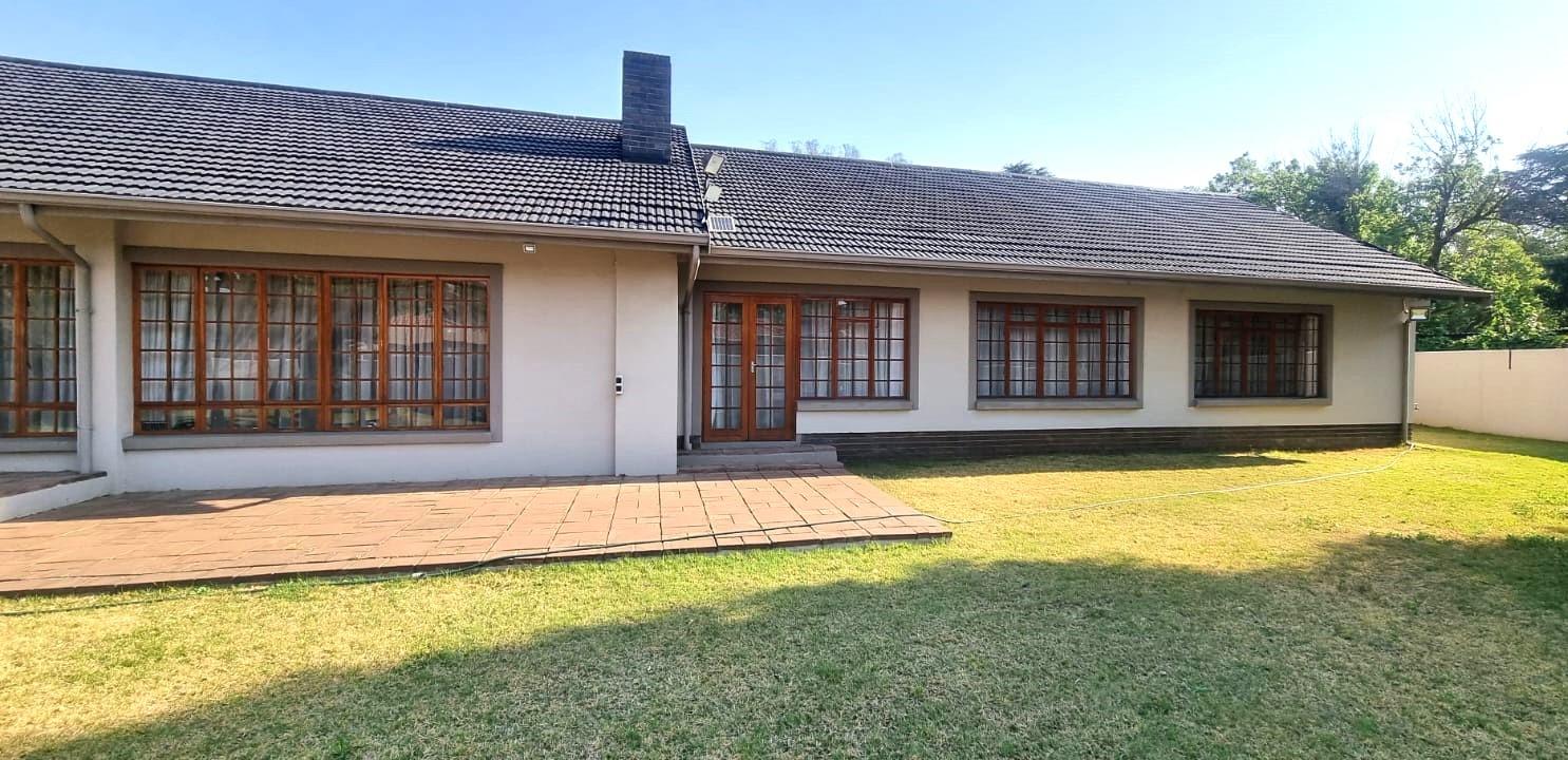 3 Bedroom House for sale in Lakefield P24113412592