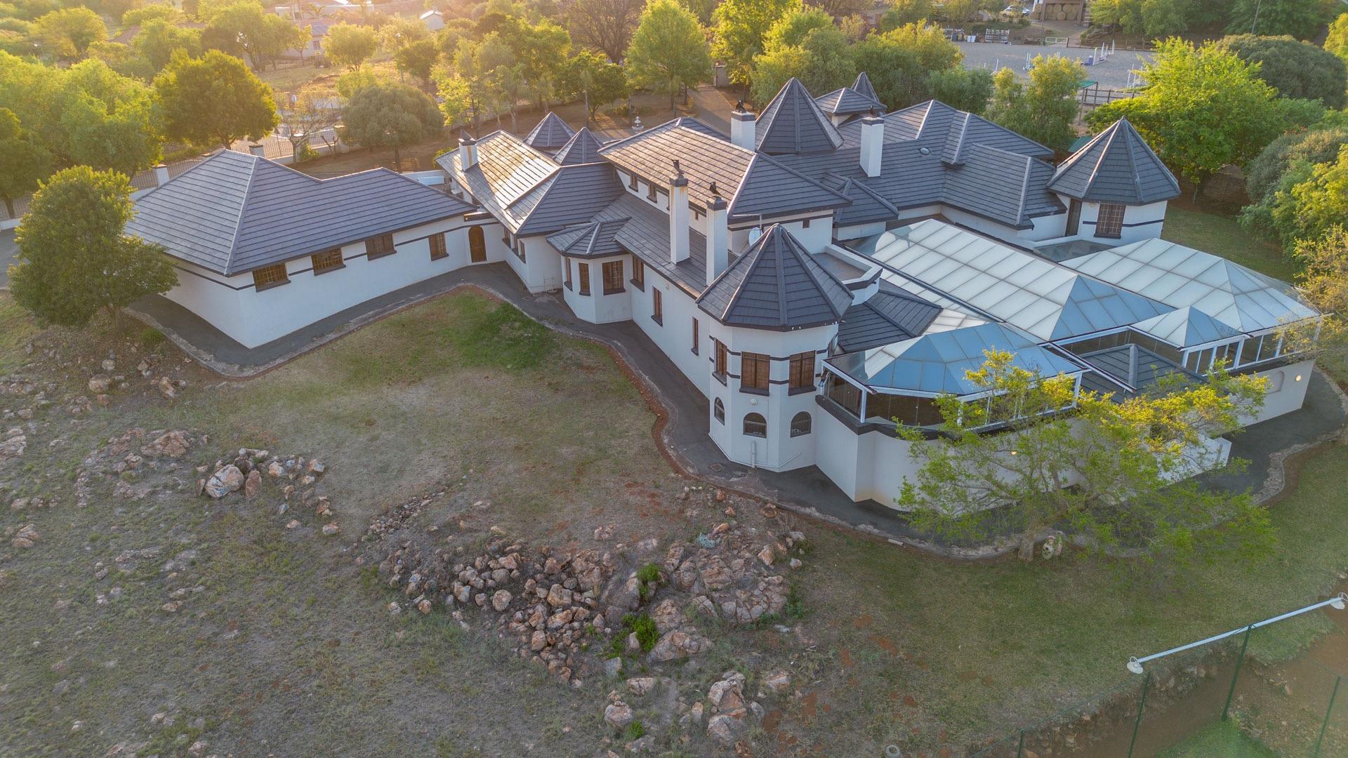 6 Bedroom House for sale in Cornwall Hill Cornwall Hill Country