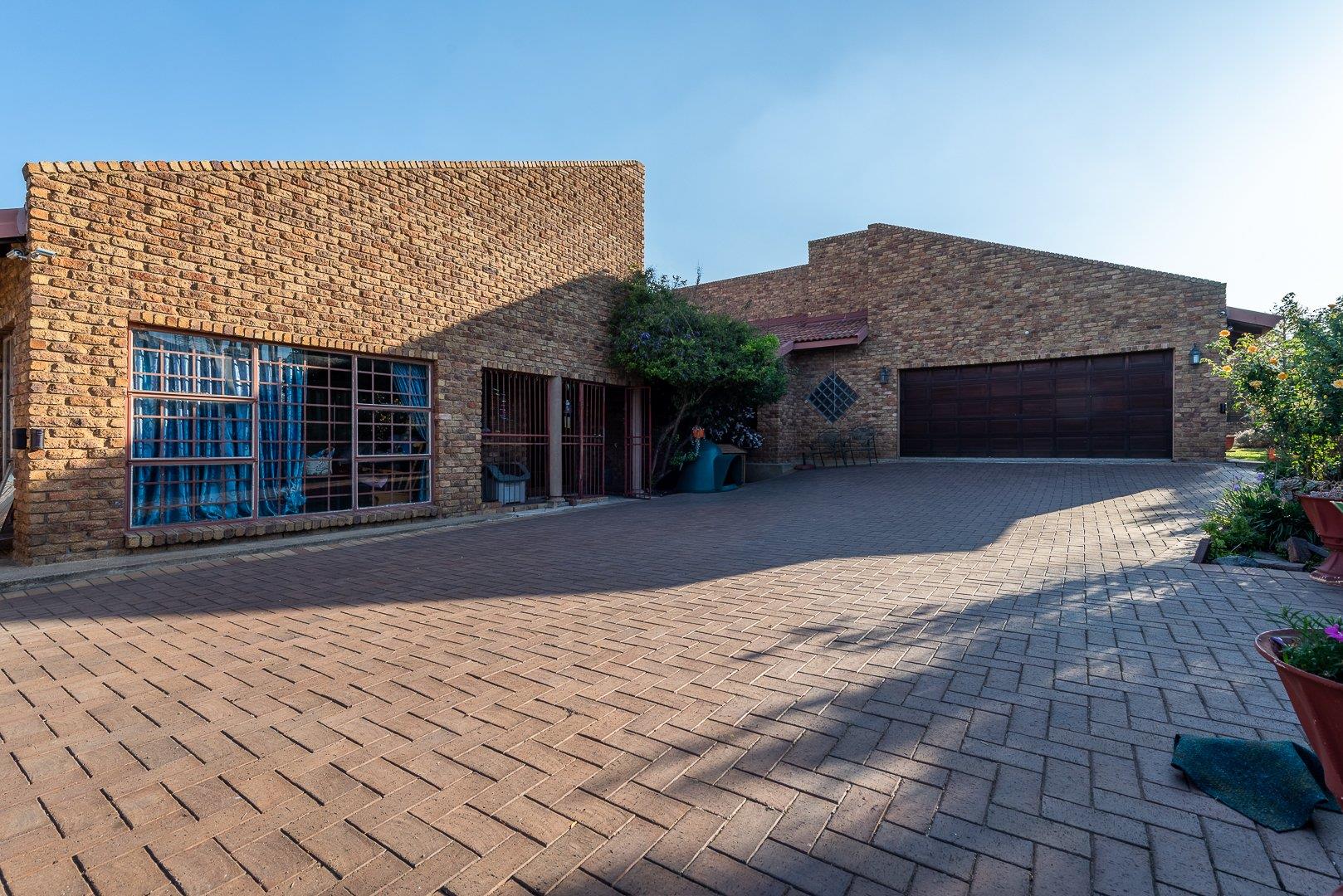 6 Bedroom House for sale in Oakdene 7 Barnacle Road P24114363167