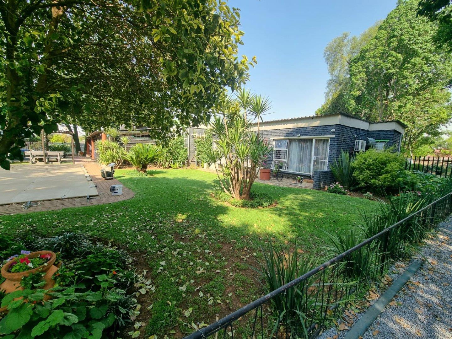 5 Bedroom House for sale in Three Rivers P24113413001