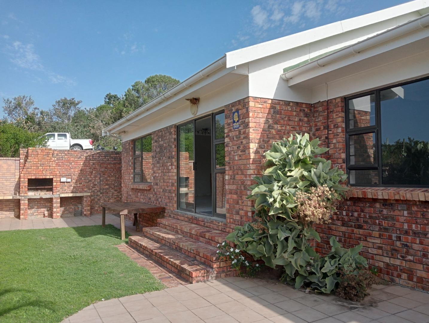 3 Bedroom Townhouse for sale in Kleinemonde P24113413072