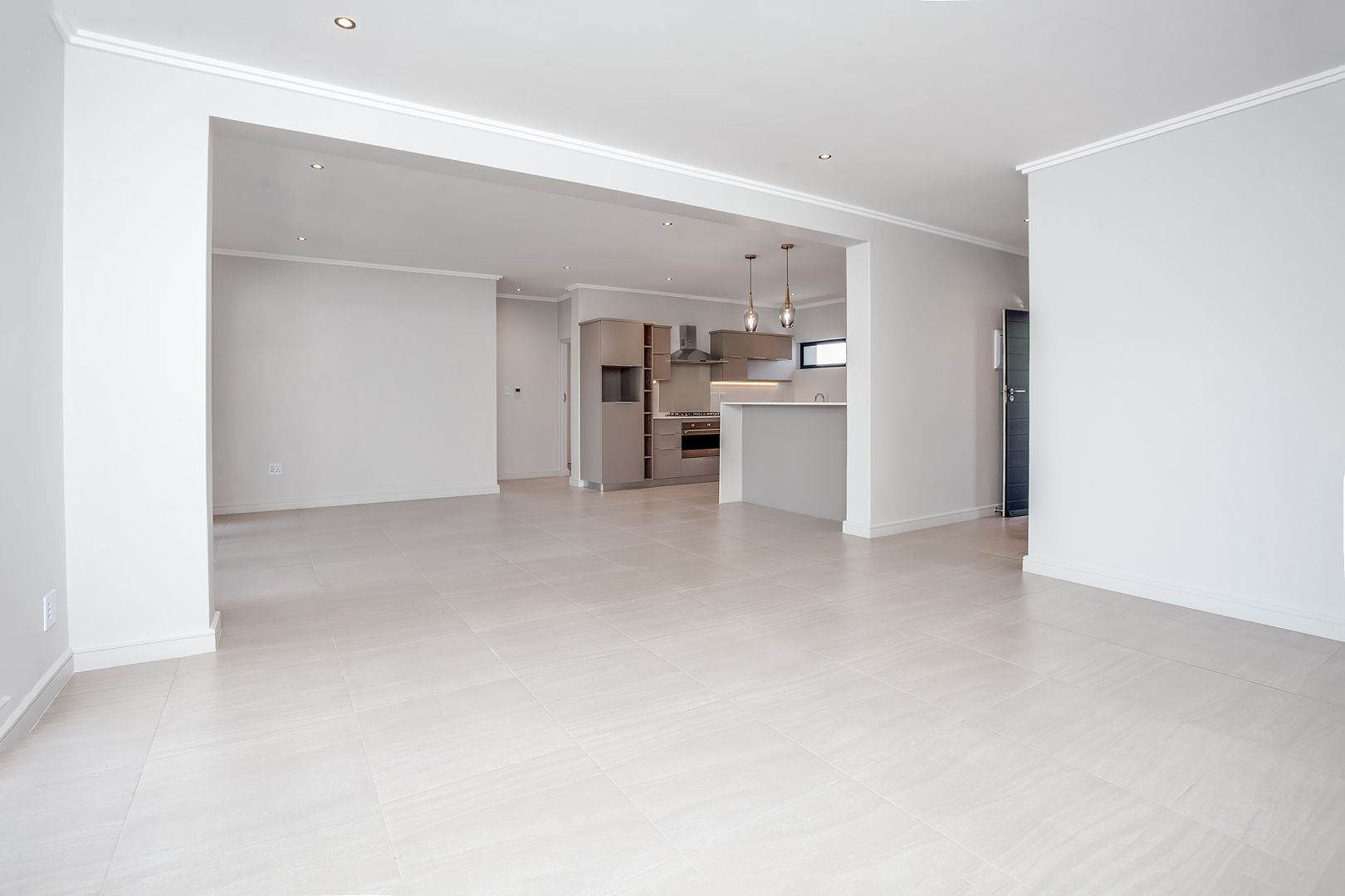 3 Bedroom Apartment / flat for sale in Bryanston 721 79 East Hertford