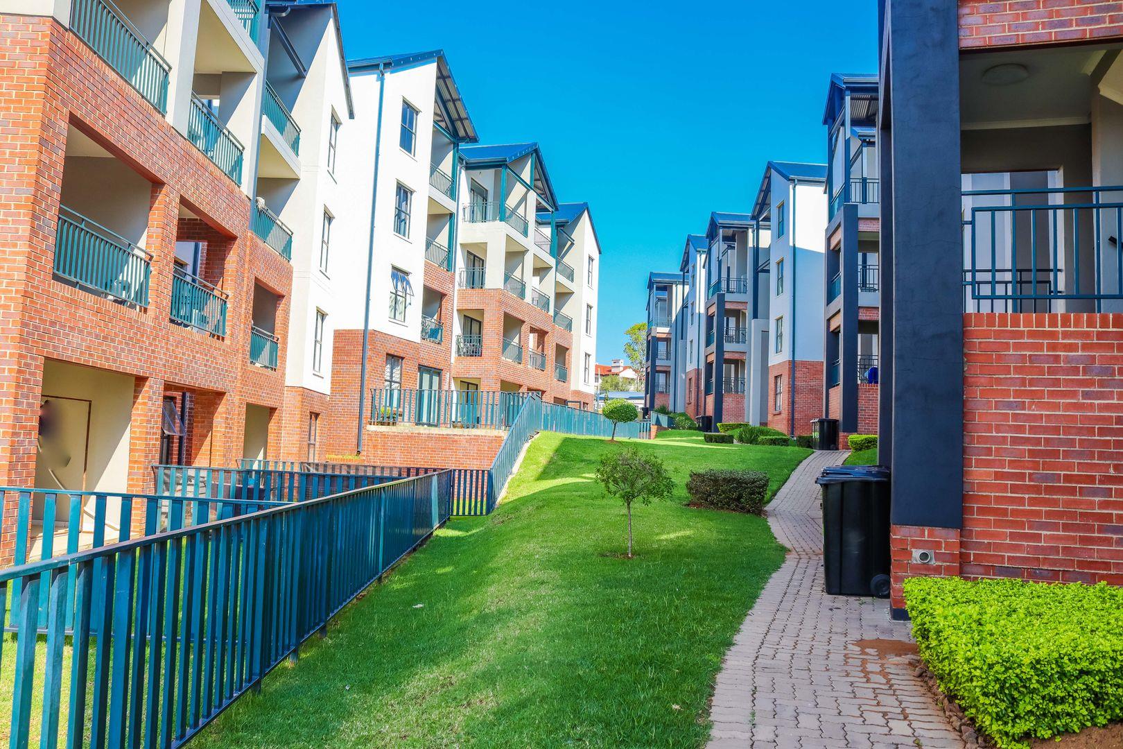 2 Bedroom Apartment / flat for sale in Fourways P24113419908