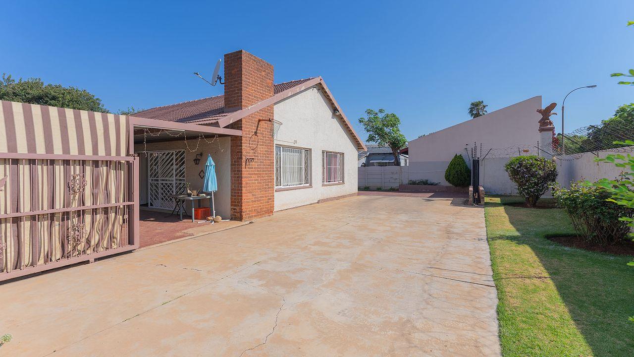 4 Bedroom House for sale in Edleen P24113420141