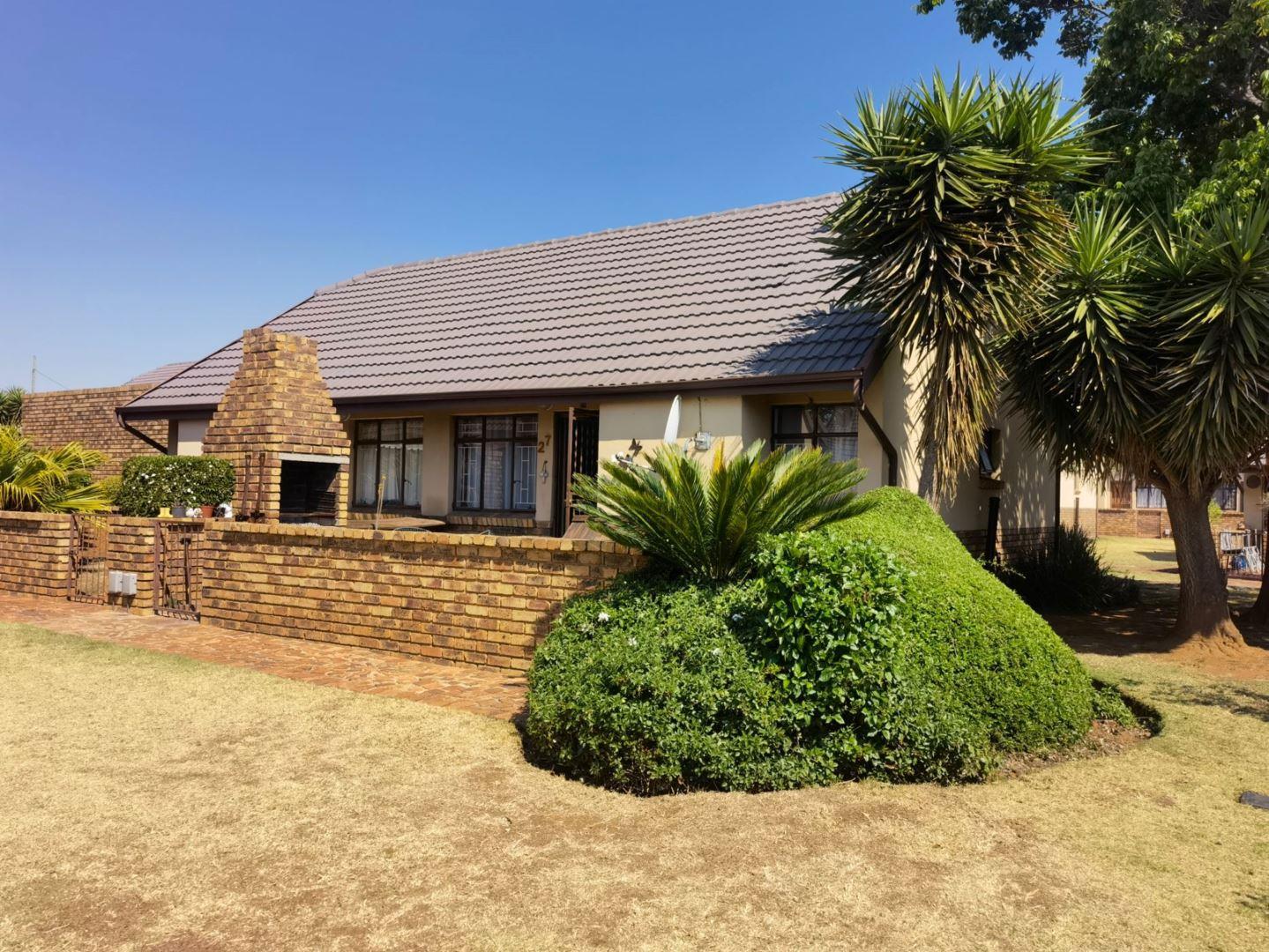 2 Bedroom Apartment / flat for sale in Bonaero Park P24113420530