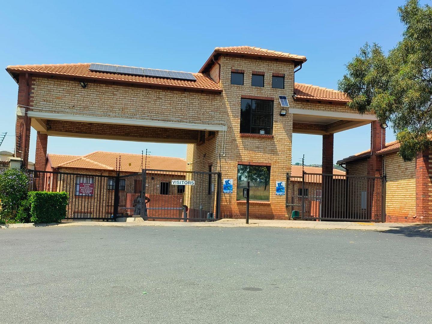 2 Bedroom Apartment / flat for sale in Weltevreden Park P24113421826