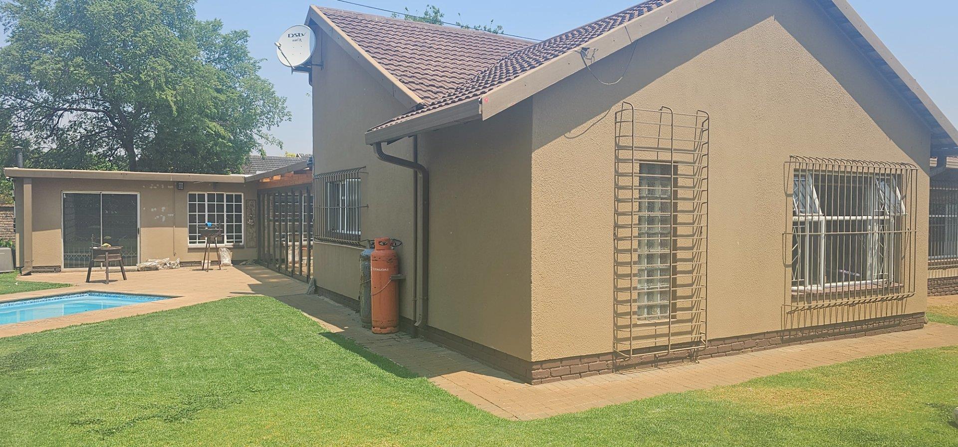 3 Bedroom House for sale in Golf Park P24113422823
