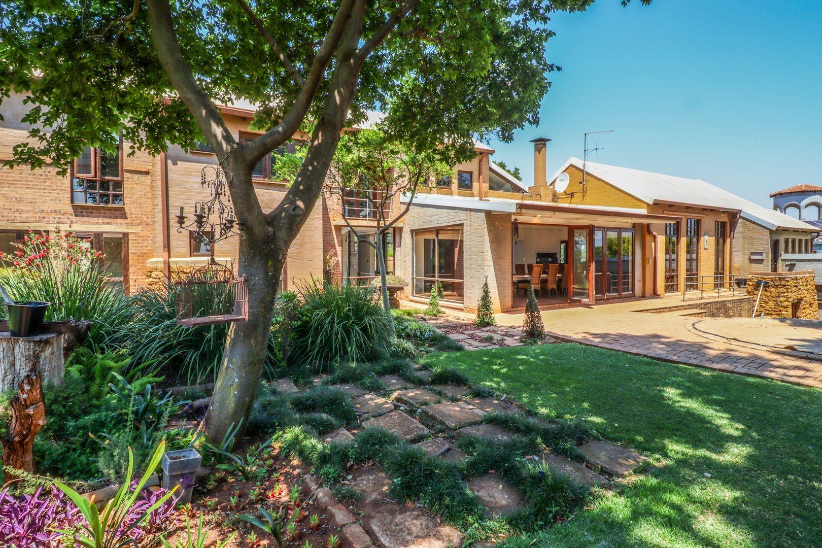 4 Bedroom House for sale in Centurion Golf Estate P24113419642