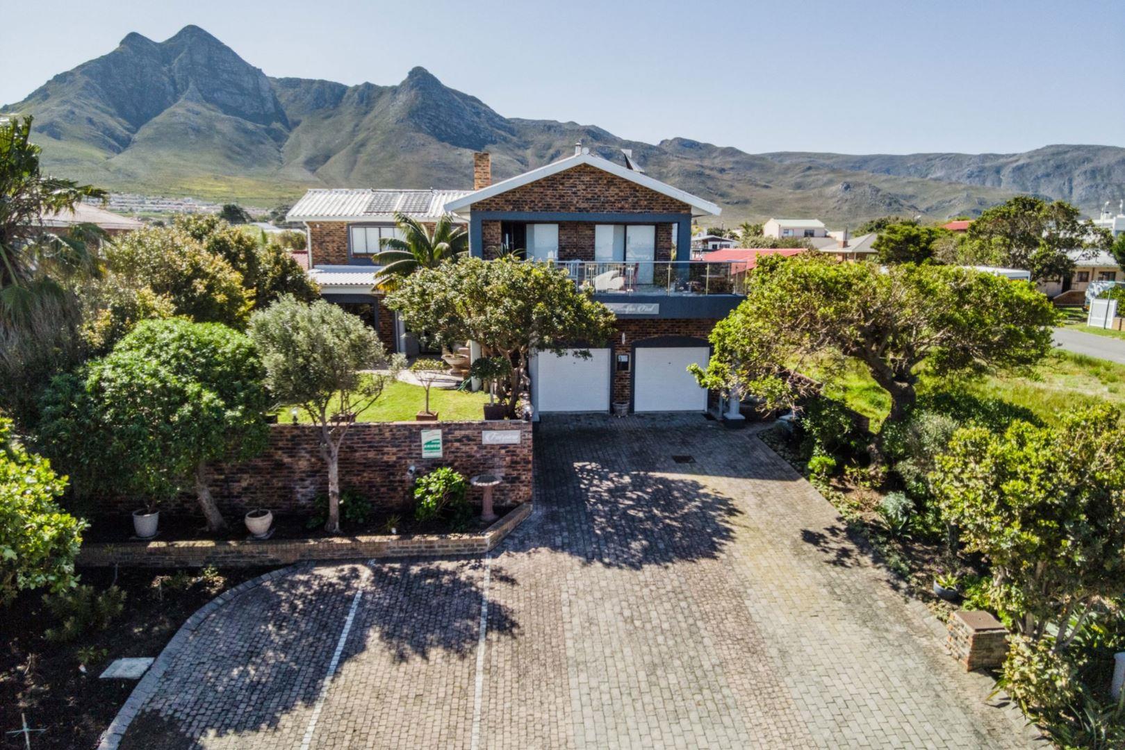 5 Bedroom House for sale in Kleinmond Central 128 1st Avenue P24