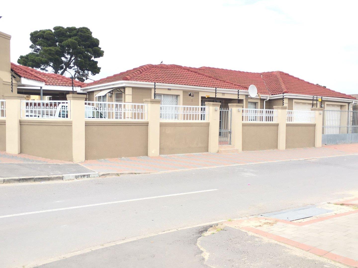 3 Bedroom House for sale in Eersterivier South P24113429712