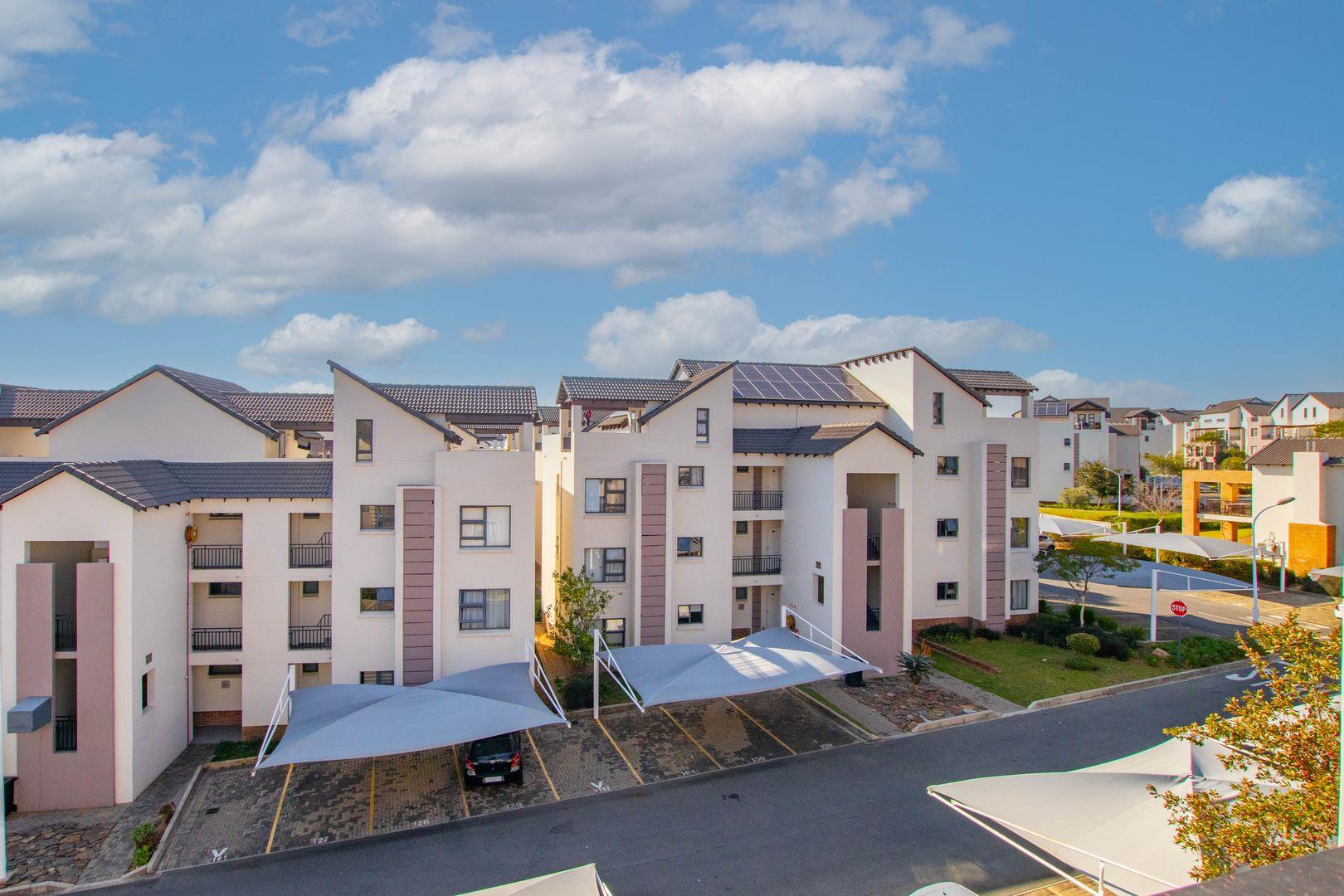 2 Bedroom Apartment / flat for sale in Fourways 98 The View, 87