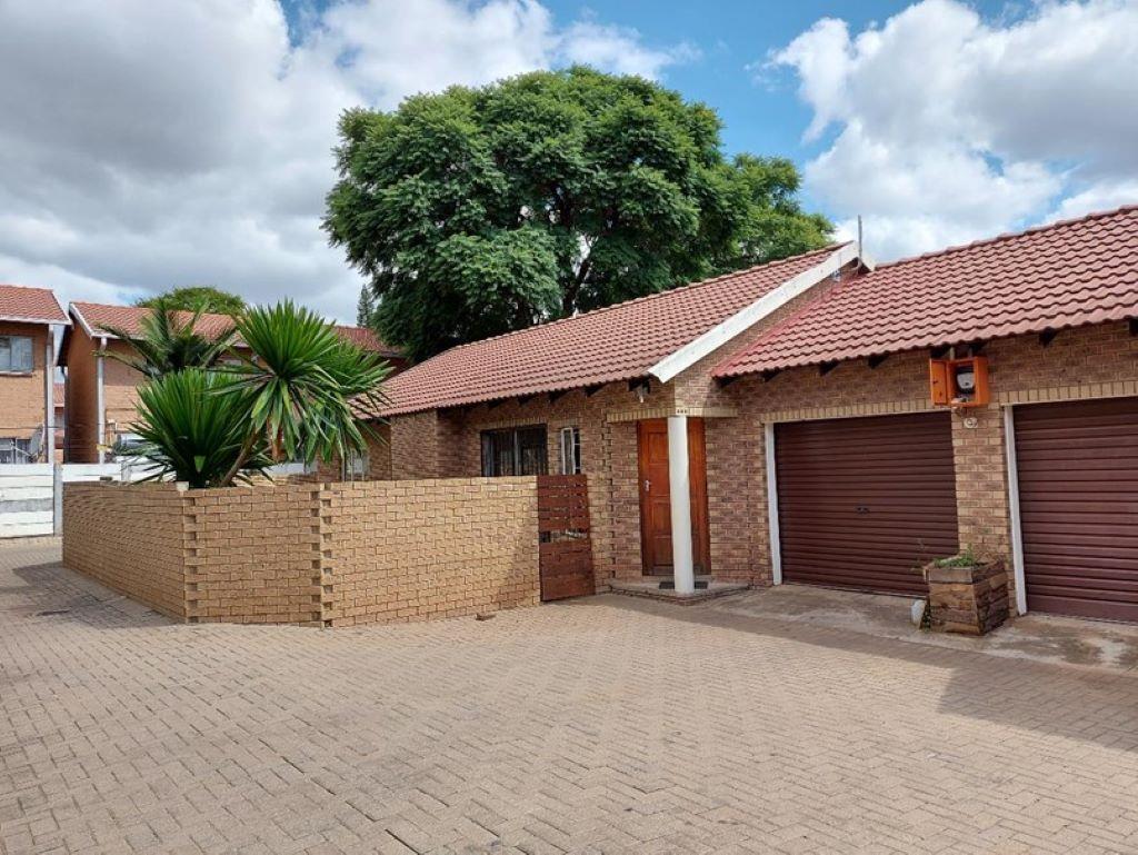 3 Bedroom Townhouse for sale in Polokwane Central P24113432263