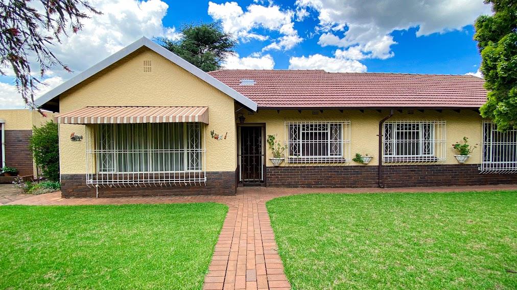 3 Bedroom House for sale in Edenvale Central 29 14th Avenue P24
