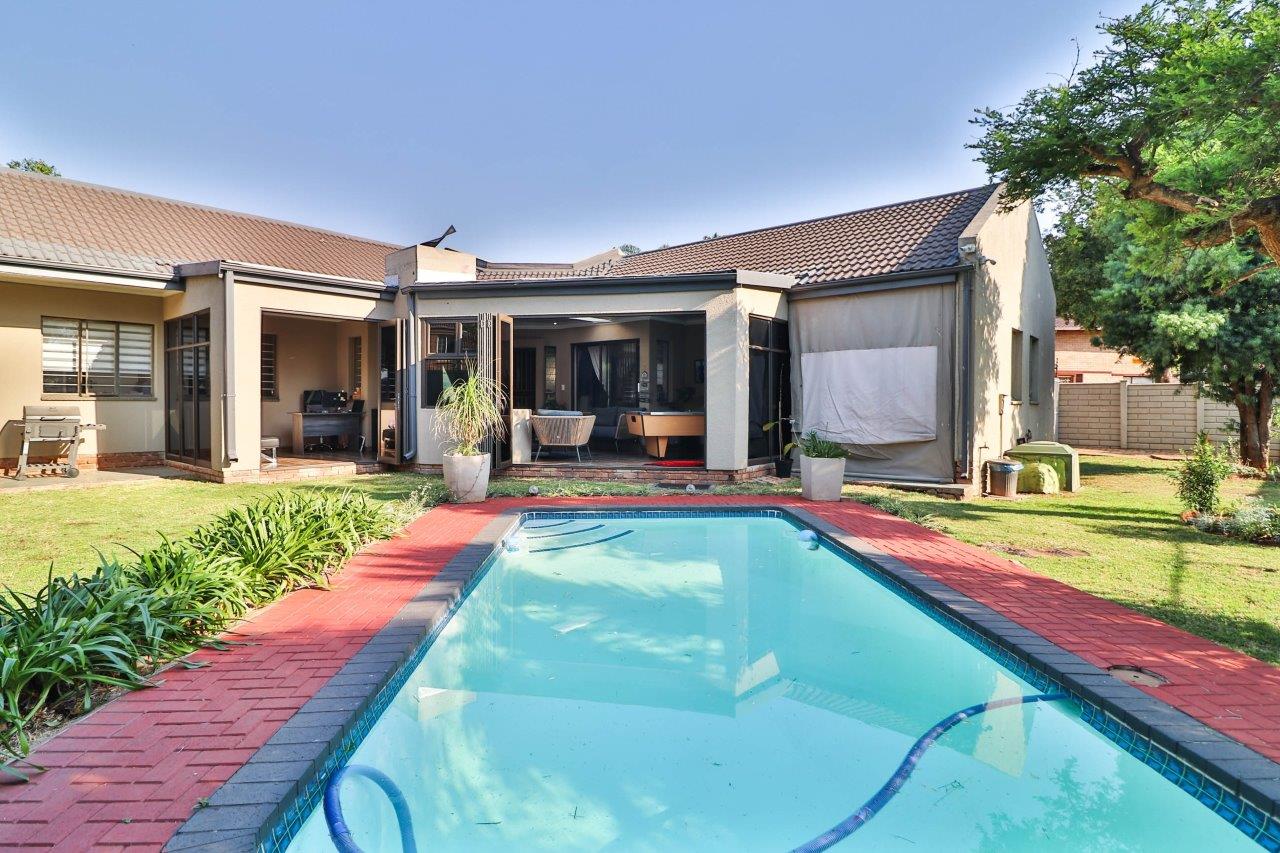 Weltevreden Park Property Houses for sale in Weltevreden Park