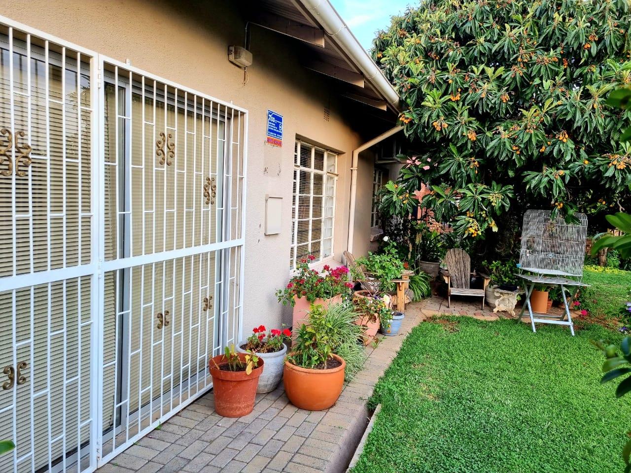 3 Bedroom House for sale in Beaconsfield P24113434467