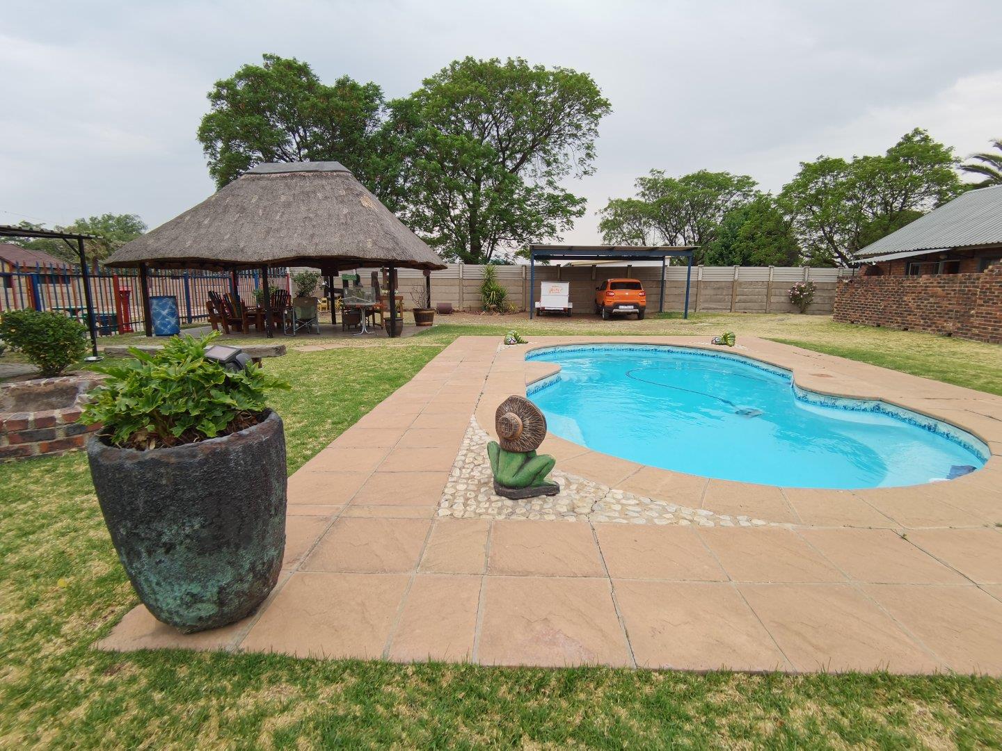 5 Bedroom House for sale in Riversdale P24113434715