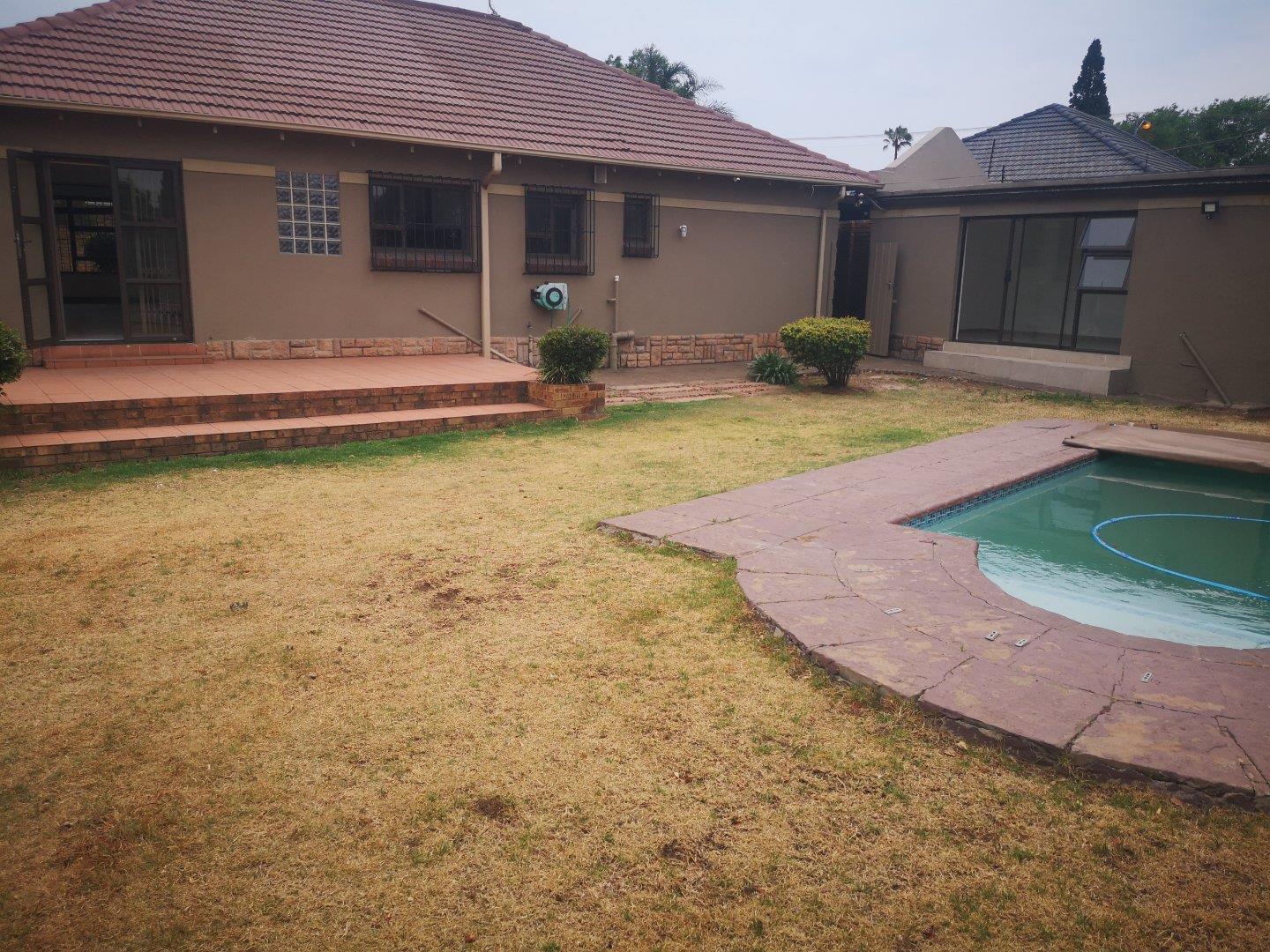 3 Bedroom House for sale in Malvern East 32 Van Dort Street P24