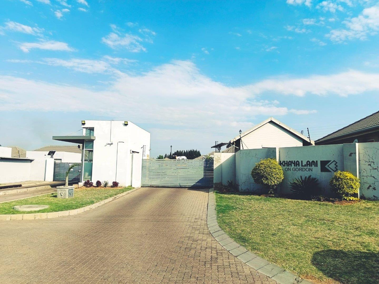 3 Bedroom House for sale in Die Heuwel P24113435261