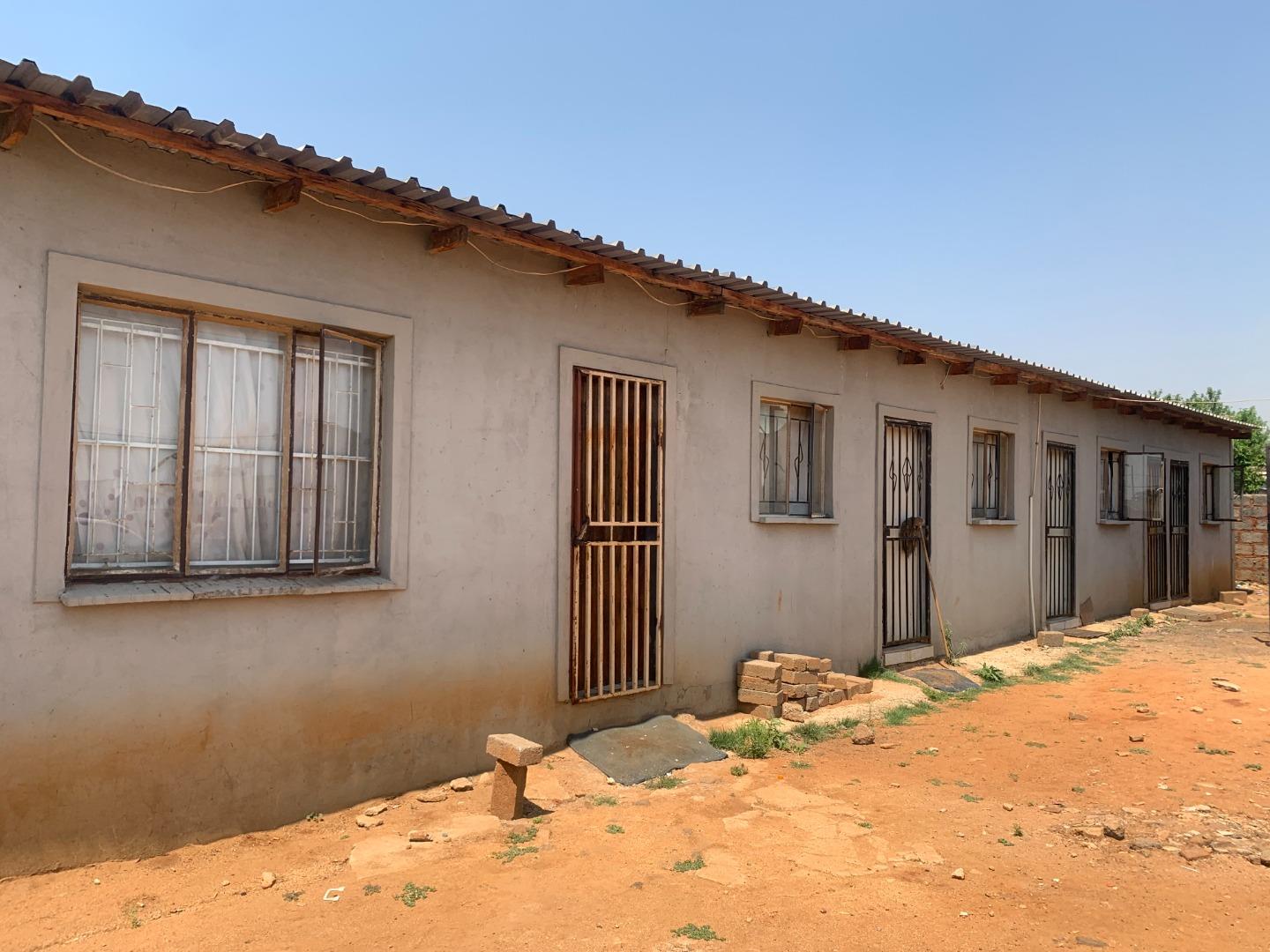 1 Bedroom House for sale in Buhle Park P24113435314