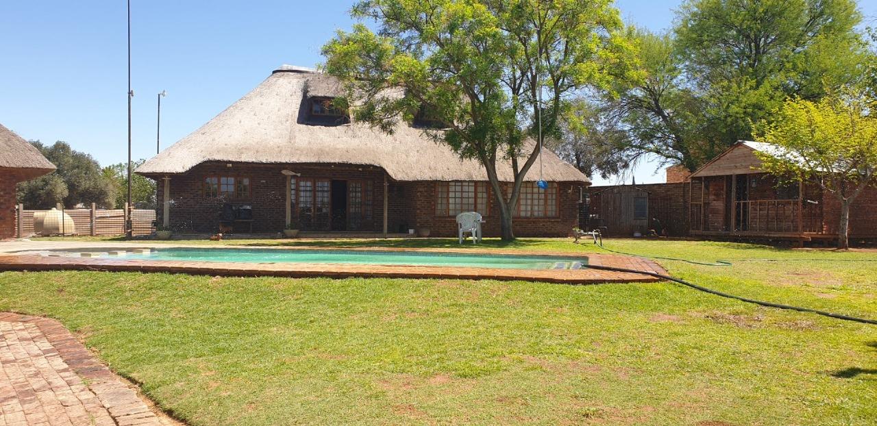 3 Bedroom House for sale in Schweizer Reneke 65 Reneke Street P24