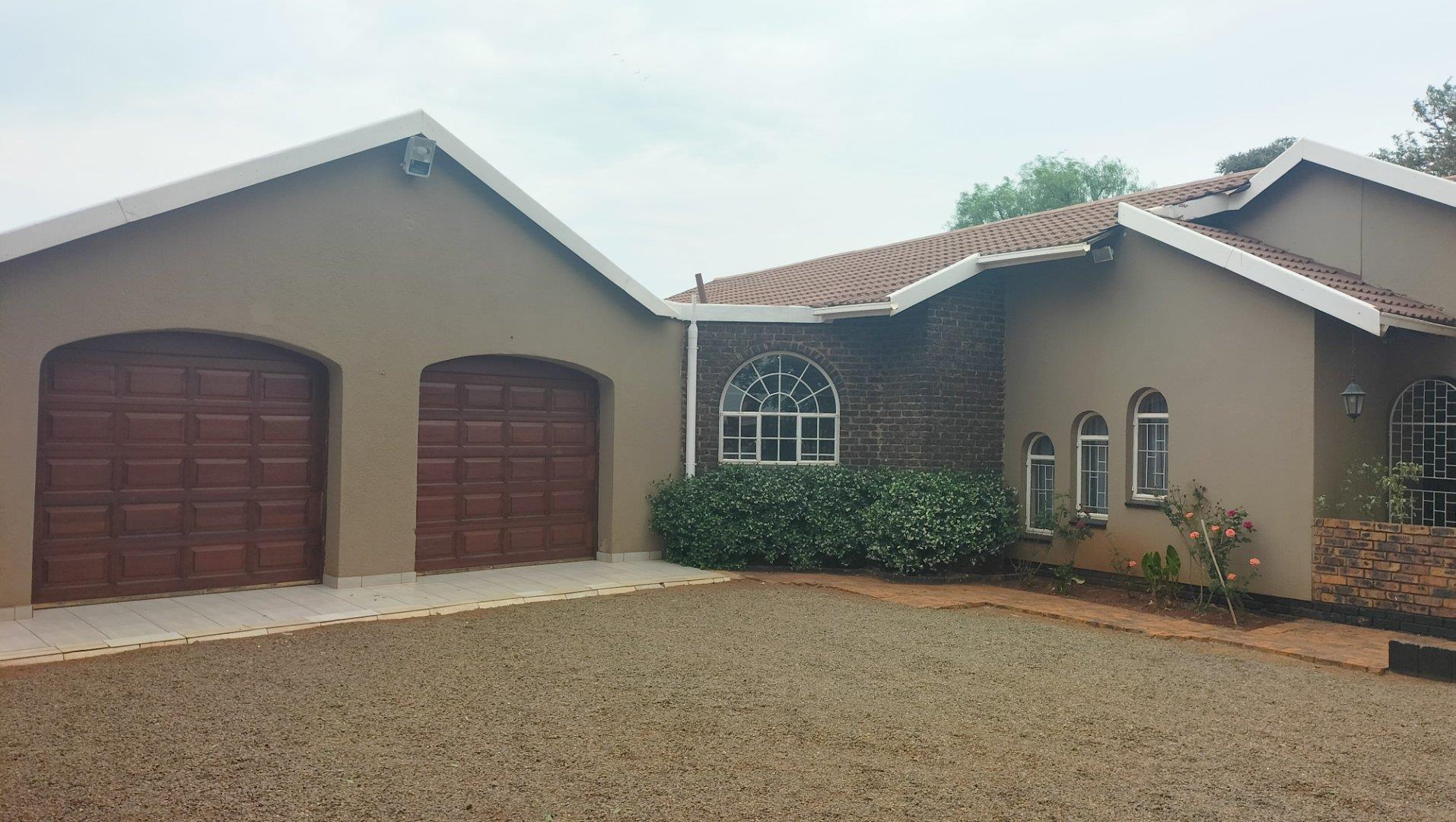 4 Bedroom House for sale in Henley On Klip P24113435645