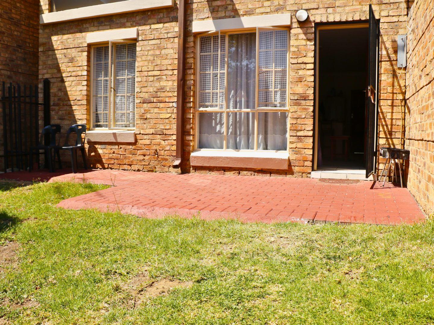 1 Bedroom Apartment / flat for sale in Silver Lakes Newmark Estate, 3