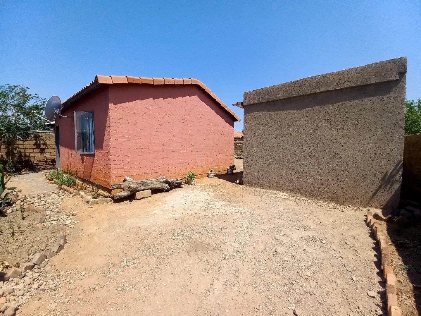 5 Bedroom House for sale in Soshanguve R P24113439080