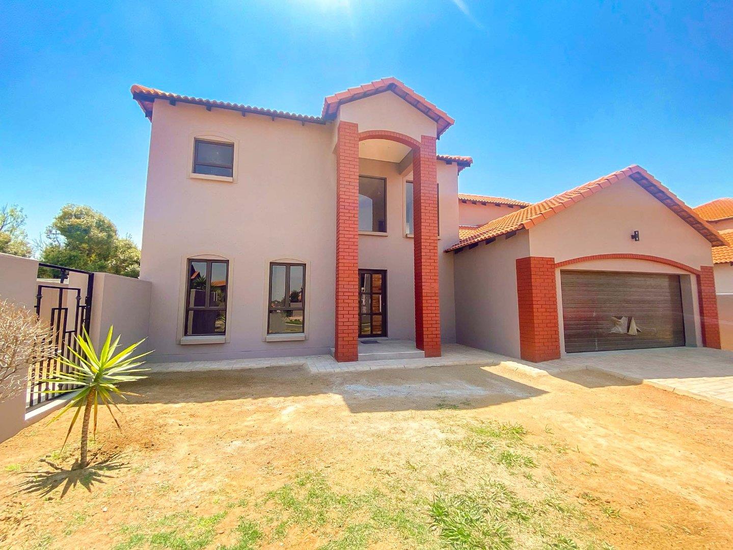 4 Bedroom House for sale in Bartlett 822 Avianto Luxury Estate P24